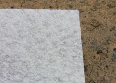 Cina Spessore uv non tessuto di resistenza 0.9mm del tessuto del geotessuto del filamento del poliestere in vendita