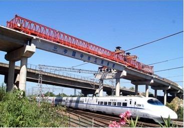 中国 7000Nの定数引力2〜3km/hの駆動速度を持つ汎用的な鋼製リフトクレーンマシン 販売のため