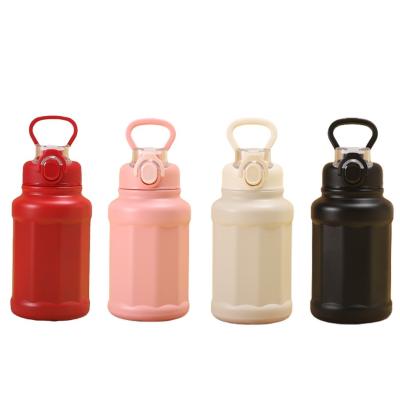 Cina Bottiglia d'acqua inossidabile a vuoto sostenibile con marchio e design personalizzati in vendita