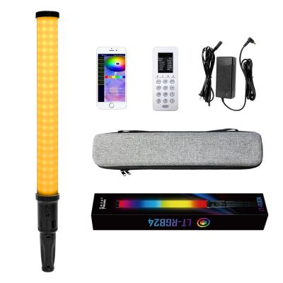 Chine PHOTOGRAPHIE EN COULEUR DE DMX RVB 360 ALLUMANT LE BÂTON VISUEL DE LUMIÈRE DE TUBE DE LED AVEC LA BATTERIE INTÉGRÉE RECHARGEABLE à vendre
