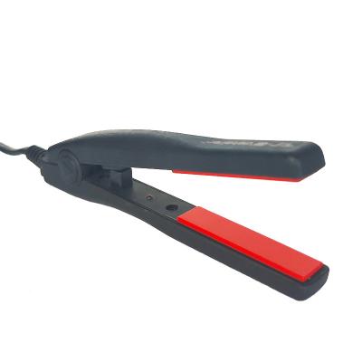 Cina 1 Ceramic Hair Straightening Iron for Straight and Long-Lasting Styles in vendita