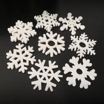 China Eco-friendly MDF 50ps Pack Wooden Christmas Pendants Red White Snowflake Hanging Decor For Christmas Tree Home Decoration for sale