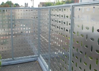 Chine Plat 3003 H24 en aluminium perforé, allumant la feuille en aluminium de la barrière 6061 décoratifs à vendre