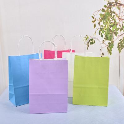 China Toowin 150G Kraft Paper Bag With Handles for Jewelry and Xmas Gift Packing Materials à venda