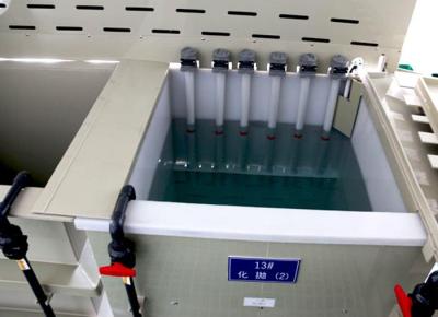 China Los tanques de electrochapado del blanco 10m m PVDF para el polaco químico en venta