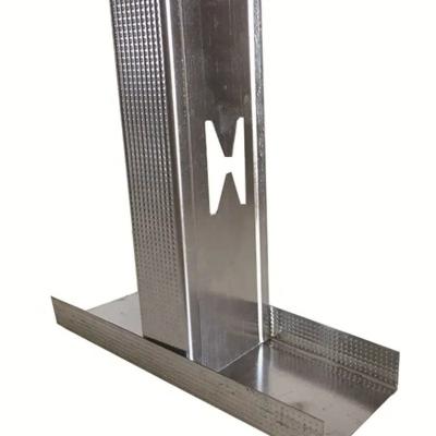 China Acero de color personalizado para el techo y el perfil del techo para la construcción del marco del techo suspendido en galvanizado en venta