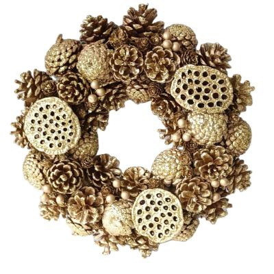 China 2021 Wholesale Christmas Door Decoration New Handmade Pine Cone Cotton Garland Gold Wreath for sale