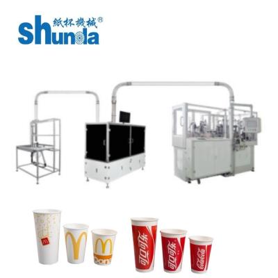 Chine Machine de fabrication automatique de tasses en papier à grande vitesse pour l'Arabie saoudite à vendre