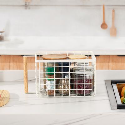 China Selección de espacio de la sala de apoyo Organizador de mesa de metal decorativo moderno con mango de madera en venta