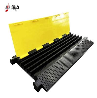 China Reduce Speed Heavy Duty Vechicles Wire Hose Rope 5 Channel PVC Cover Device Rubber Speed Bump Protection Ramp Cable Guards Cable Protector for sale