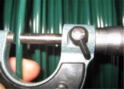 China A cor verde 2.2mm 2.8mm que o Pvc revestiu a resistência de oxidação do fio de aço para instala o emperramento à venda