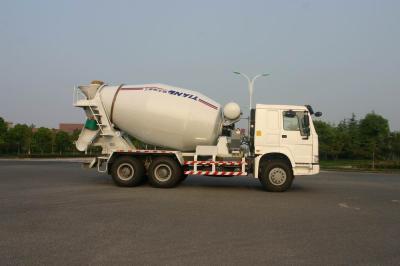 中国 HOWO 8 - 10cbm 6x4 のトラックミキサはトラックで運びます高性能 350L WD615.95 (336HP)を 販売のため
