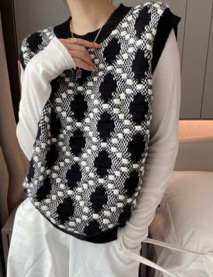 China Fashion Round Neck Vest Vest Knitted Sweater Sweater, Simple And Stylish Sleeveless Color-blocking Breathable Customized Pattern, Sweater for sale