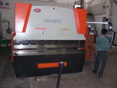 Cina Tonnellata 2500mm/3200mm/4000mm della macchina 125 del freno della lamiera sottile di CNC della struttura del metallo in vendita