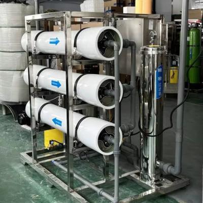 中国 3000L/H リバースオスモシスミネラル水浄化機械 水貯蔵装置のためのポンプPLC付き純水浄化設備 販売のため