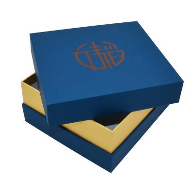China La cartulina calificó la caja de regalo pre envuelta la parte inferior de empaquetado de seda de dos tapas en venta