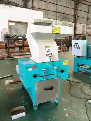 Chine SKD-11 granulatoire en plastique à grande vitesse de défibreur du granulatoire 3.75KW pour la coupe de défaut à vendre