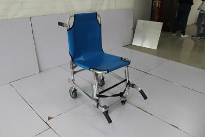 China Los 90CM 2 doblan la silla de ruedas convertible cum a la aleación de aluminio de la ambulancia del hospital del ensanchador en venta