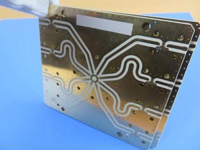 Cina Che cosa è linea della microstriscia e di Stripline in PWB? Tag# RT/duroid 5880 Tag# Rogers 5870 in vendita