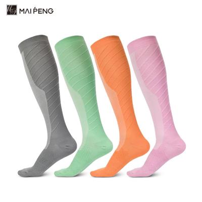 China Calcetinas de compressão longas Unisex Calcetinas de compressão de futebol à venda