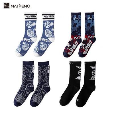 Chine Mode coton chaussettes personnalisées pour hommes vêtements de rue chaussettes de l'équipe de sport hip hop à vendre
