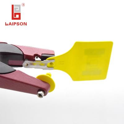 China LAIPSON Animal Identification Ear Tags , Rfid Cattle Tags 800mhz 960mhz 15g for sale