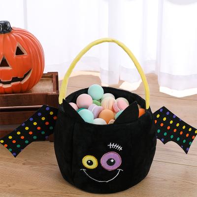 China Easy to Carry Halloween Candy Bucket Personalized Plush Bat Halloween Trick or Treat Bags for sale