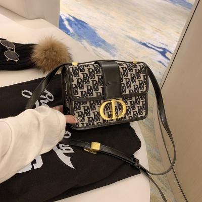 China Waterproof Fashion Embroidered D Letter Cross - Body Bags Women Brand Shoulder Messenger Bag Saddle Retro Luxury Tide Bag for sale
