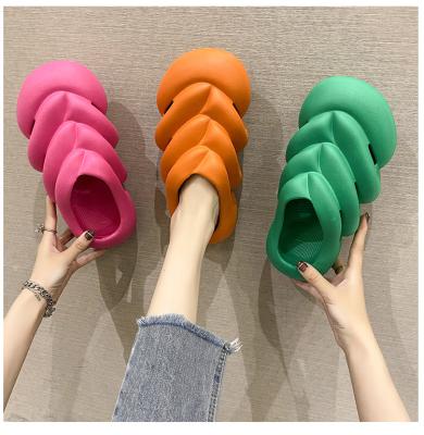 China 2022 Flip Flops Designer Summer Slippers White Breathable Indoor Slides Sandals Ladies Ladies Home Shoes For Women for sale