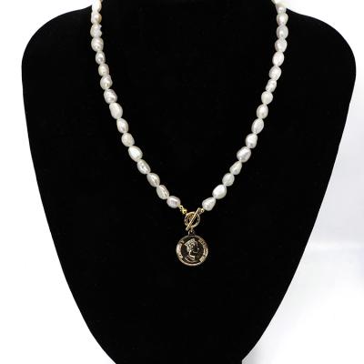 China XUNBEI Hip Hop CLASSIC CLASSIC Queen Coin Necklace Custom Gold Plated Natural Pearl Necklace Jewelry for sale