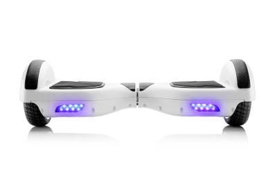 China Bluetooth blanco 2 rueda la vespa de equilibrio del uno mismo eléctrico 6 pulgadas en venta