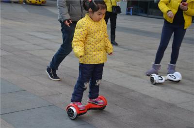 China Monopatín de equilibrio de la vespa del mini uno mismo del adolescente con 2 ruedas en venta