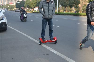 China Uno mismo rojo de la rueda del tablero dos de la balanza de la deriva que equilibra la vespa eléctrica elegante en venta