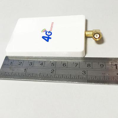 China 4G LTE 700-2600MHZ 18dbi High Gain Male Panel SMA Antenna Signal Small Right Angle Booster 74mm*54mm for sale