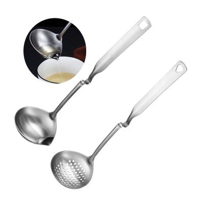 China Sustainable 304 Stainless Steel Oil Filter Soup Separating Pocket Spoon Curved Handle Hanging Spoon for sale