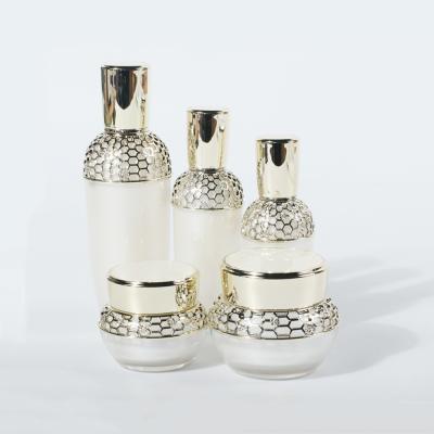 China Korean Style Cosmetic Pearl 30/50/100ml White Acrylic Lotion Bottle And Cream Jar Sets 30g50g In Stock for sale