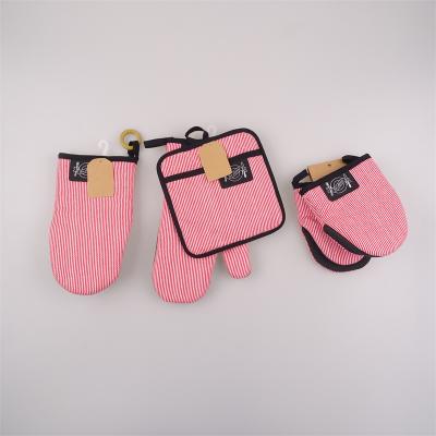 China Loops For Hot Selling Mini Oven Mitts Storage Neoprene Pot Holder With Pouch For Cooking for sale