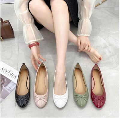 China Around Lady 2022 Factory Direct Women Fashion Designers Chunky Flats Shoes Casual Shoes for sale