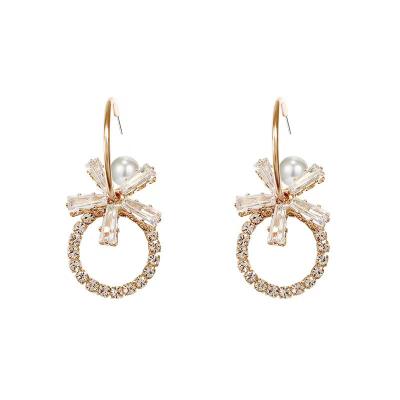 China FASHIONABLE high end custom pearl earrings. Butterfly Cavity Luxury Crystal Earrings for sale