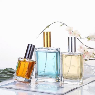 China da garrafa quadrada lisa do pulverizador do óleo do perfume de 10ml 15ml material de vidro luxuoso à venda