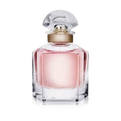 Chine Bouteille de fantaisie de luxe 100ml en verre de parfum de conception avec le pulvérisateur de chapeau de pompe à vendre