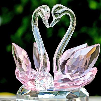 China Best Quality Crystal Polar Swan Wedding Gifts Souvenirs From Europe for sale