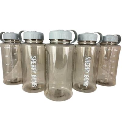 China Unisex 1000ml BPA Free Food Grade Tritan Material Eco-friendly Sports Drink Bottle for sale