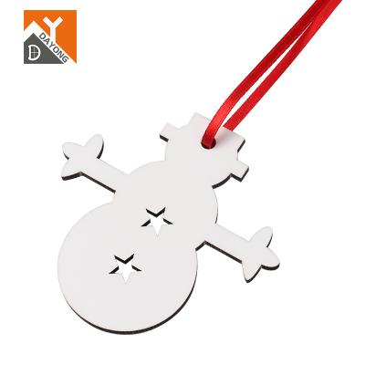 China Cute MDF Xmas Ornaments DAYONG DIY Sublimation White MDF Christmas Ornaments Pendants for sale