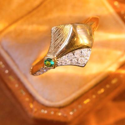 China 2023 Luxury Fashionable Fine Jewelry 18K Real Gold Custom Designed Green Diamond Ring For Women for sale