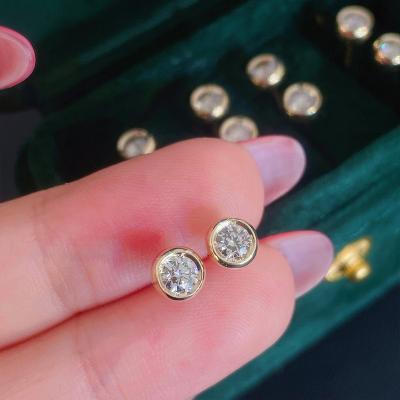 China 2023 Wholesale Vintage CLASSIC Fashionable Pure 18K Gold Stud Earrings For Women Natural Diamond Stud Earrings for sale