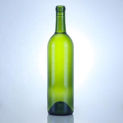 China Botella de vidrio verde antiguo de 700 ml para bebidas alcohólicas Rum Gin Aceite y cerveza Material base vidrio en venta