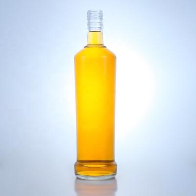 China Custom Design 750ml Whisky Glass Bottle with Material and Clear or Customized Color for sale