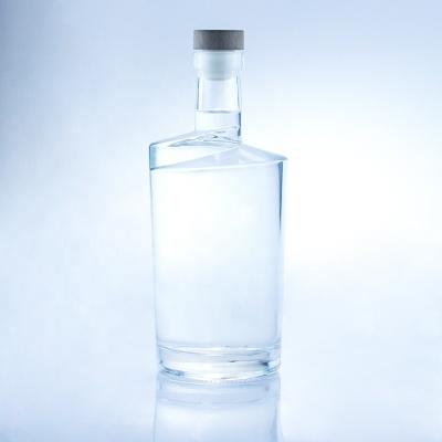 China Halsbandmaterial Glas 750 ml Twist Shape Glasflaschen für klar oder individuell zu verkaufen