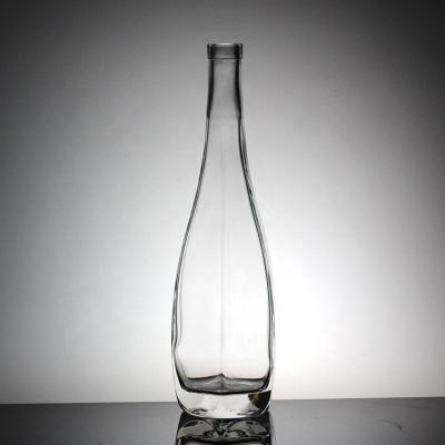 Chine Bouteille à capuche à vis en verre transparent sur mesure pour jus ou boissons gazeuses 330ml 500ml 750ml à vendre